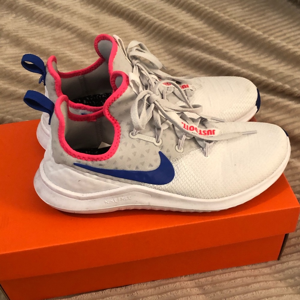 Women’s Nike free run size 8